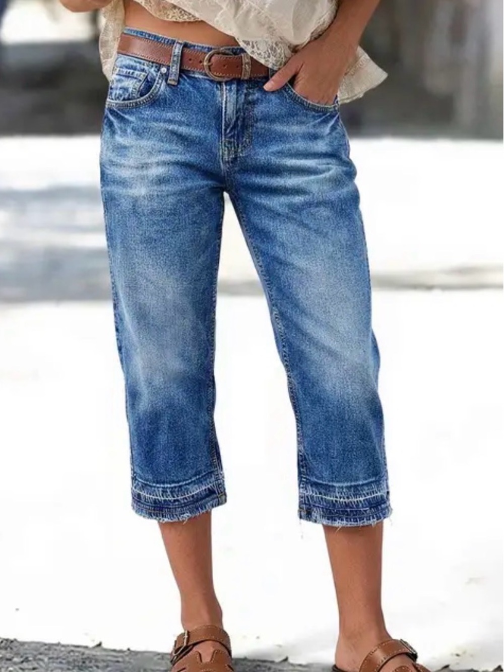 Flamingals Midrise Raw Hem Capri/ Cropped Jeans